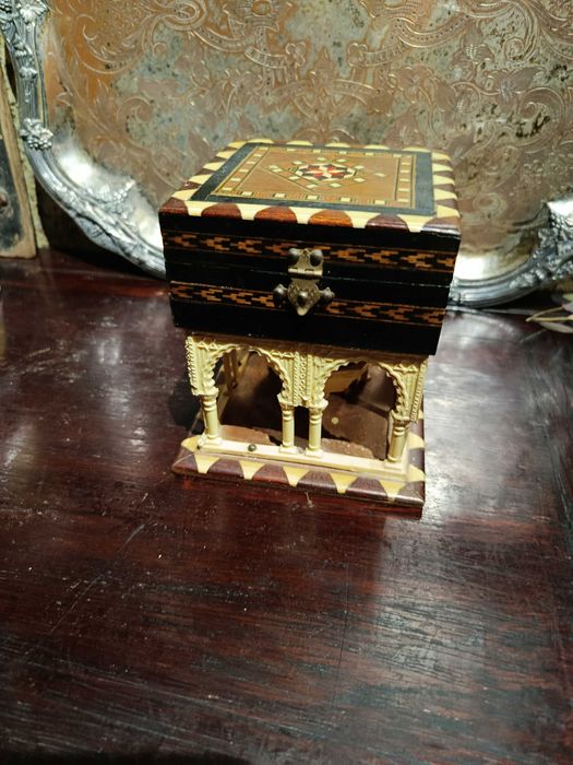 Caixa madeira com embutidos antiga 11 ,2 cm