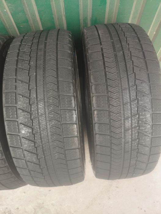 Зимові шини Bridgestone 235/45/18