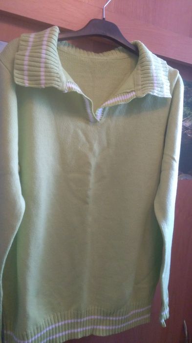Damski sweter w kolorze kanarkowej zieleni, rozm. L