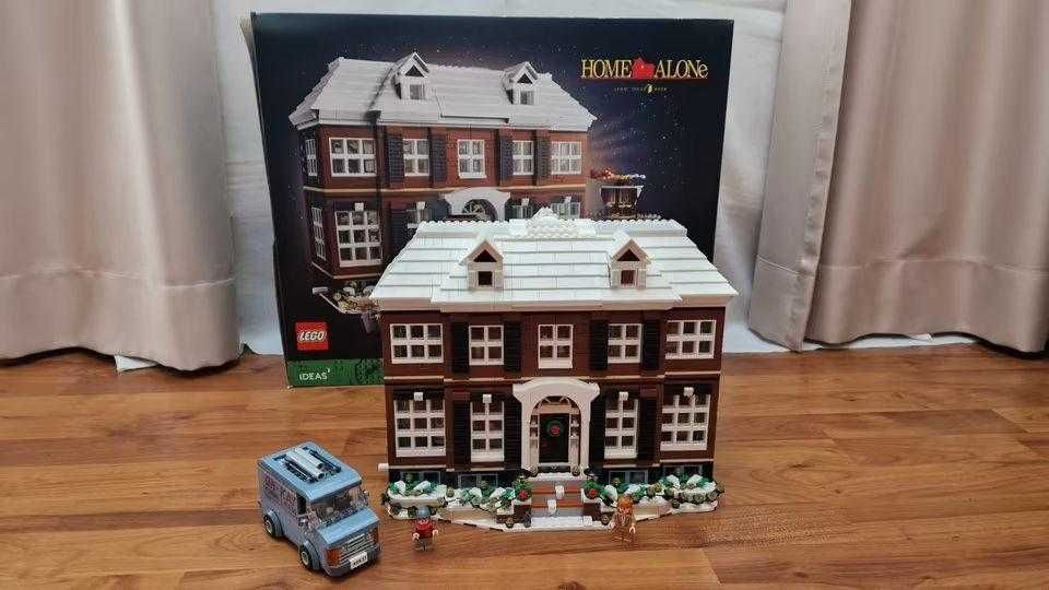 LEGO Ideas 21330 Kevin sam w domu