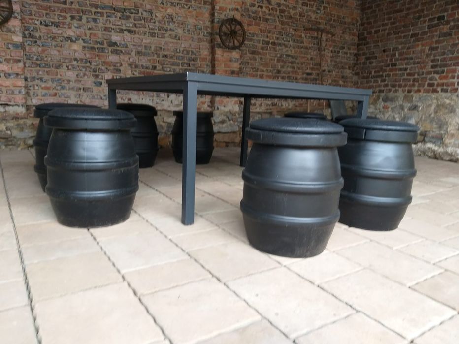 Taborety siedziska z beczek po piwie