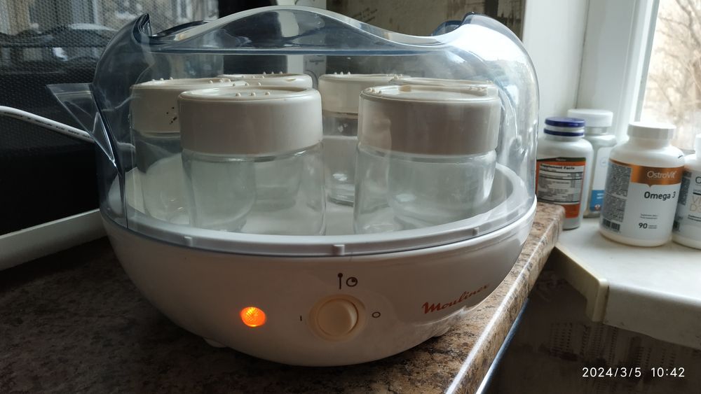 Продам йогуртницу Moulinex в идеальном состоянии