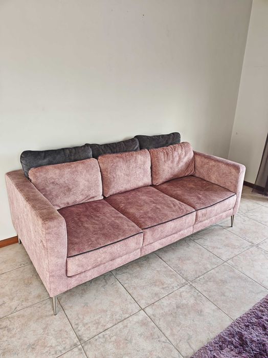 Sofá rosa de sala