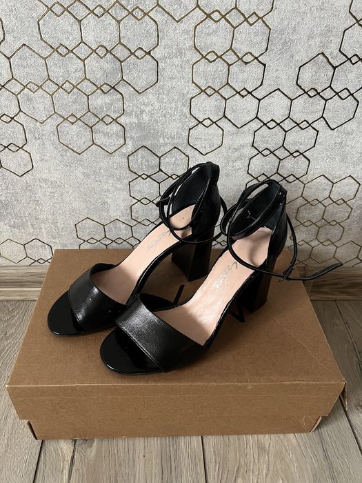 Босоніжки 38 р