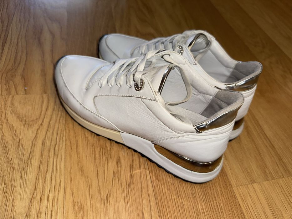 Кросівки білі