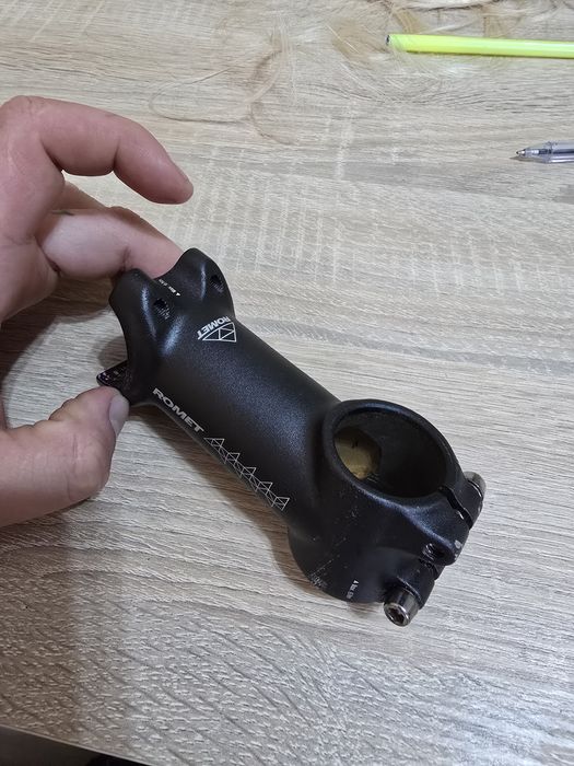 Mostek rowerowy ROMET MAS-D6178-8 31.8 mm /90 mm aluminiowy czarny