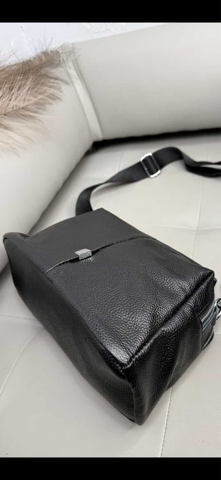 Сумочка из натуральной кожи черного цвета