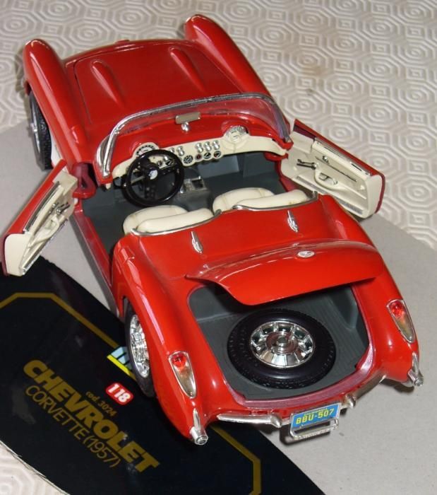 Chevrolet Corvette 1957 - Burago esc 1/18