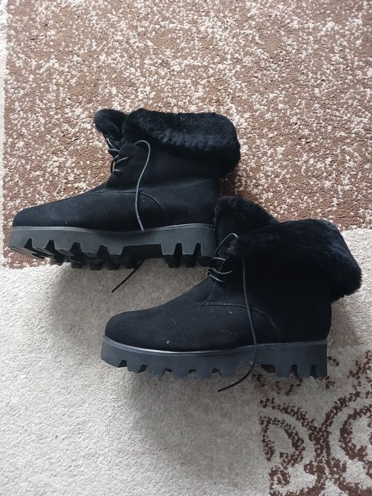 Ботінкі естро замша нові