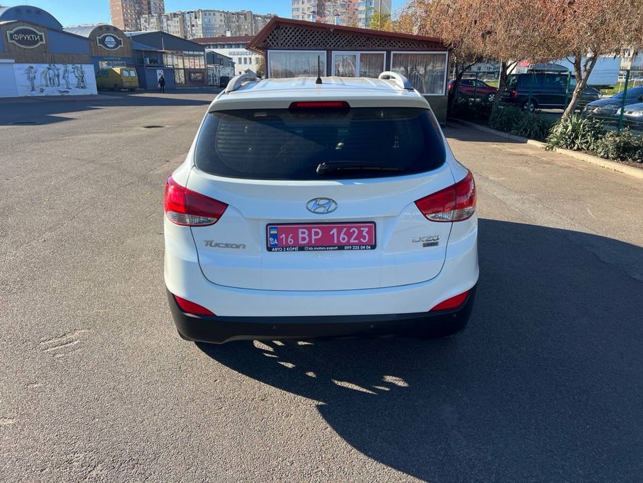 В продажу Hyundai Tucson/IX35 2 літра дизель передній привід із Кореї