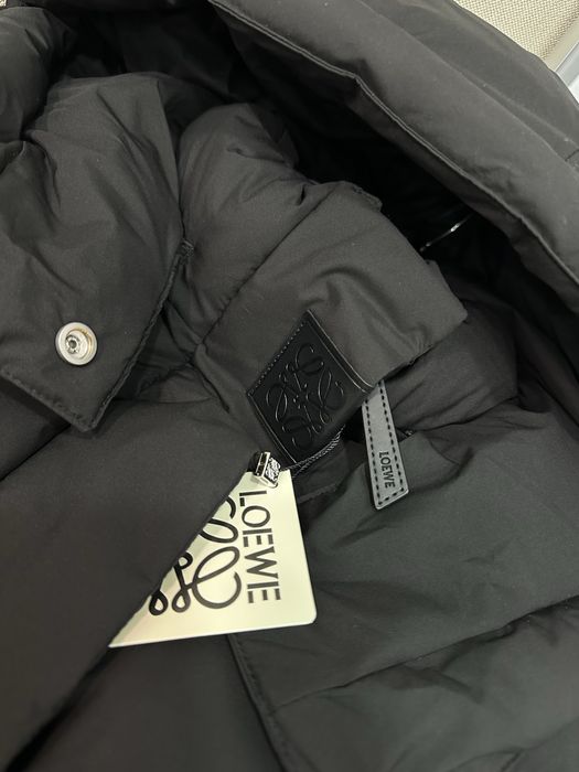 В продажі Жіночий пуховик від бренду Loewe