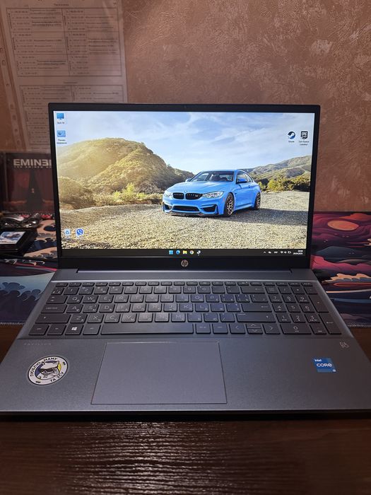 HP Pavillion 15 8/256 i3/intel uhd gpu