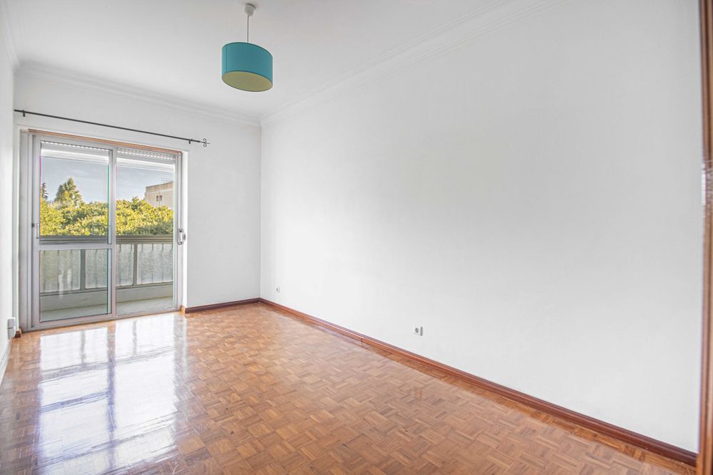 Duplex T4, ás Portas de Benfica, ou permutamos