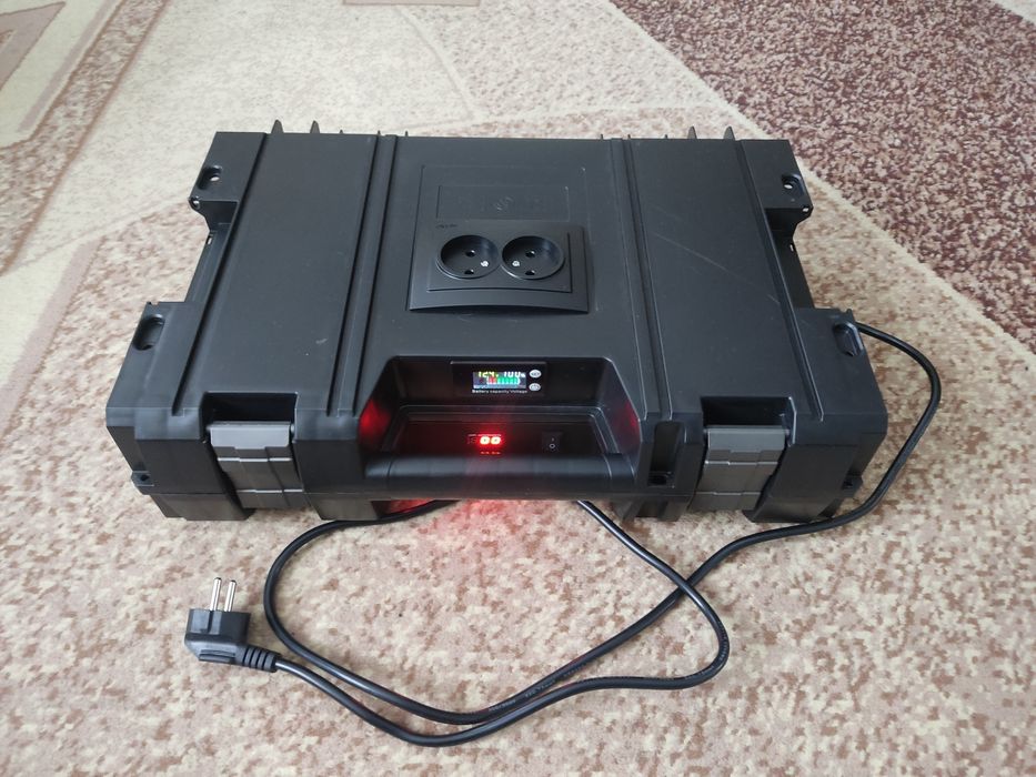 Зарядна станція.  Компактна для будинку та квартири.