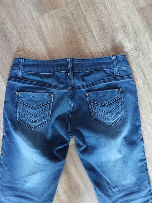 Джинси жіночі М Б/у