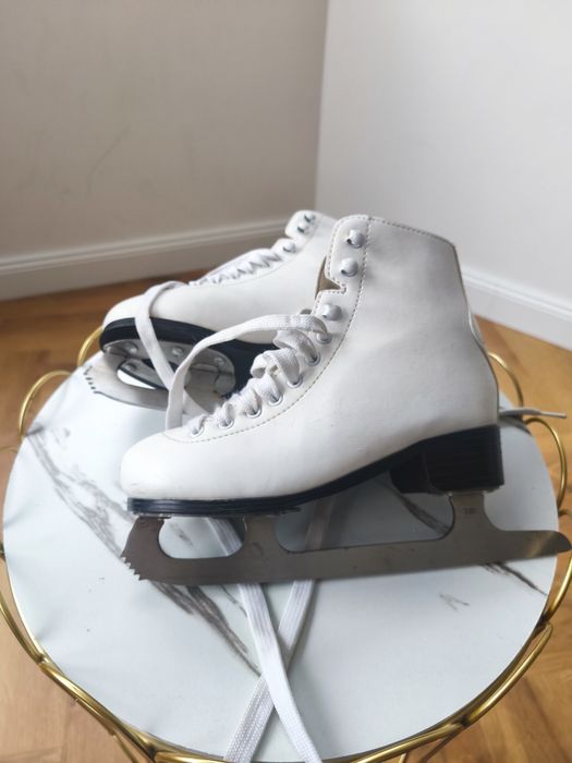 Łyżwy białe figurowe baletki Broyx rozm 35 dł. 22 cm stopa