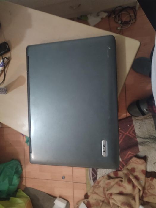 Vendo portátil para peças com carregador