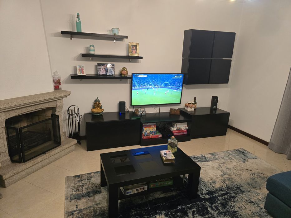 Vendo sala completa  televisão e moveis NÃO É IKEA