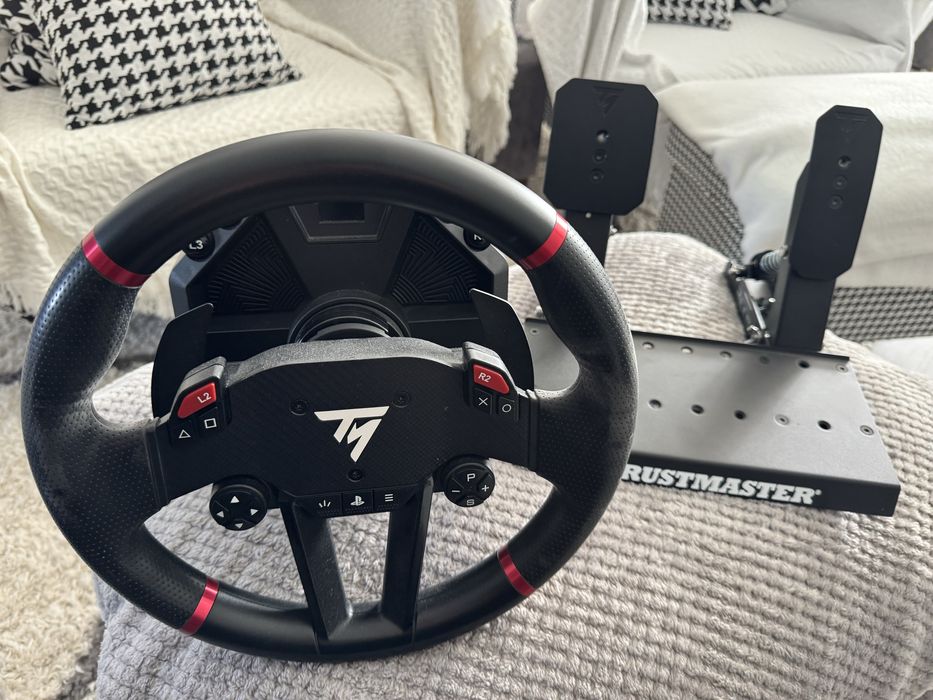 Volantes e pedais Thrustmaster