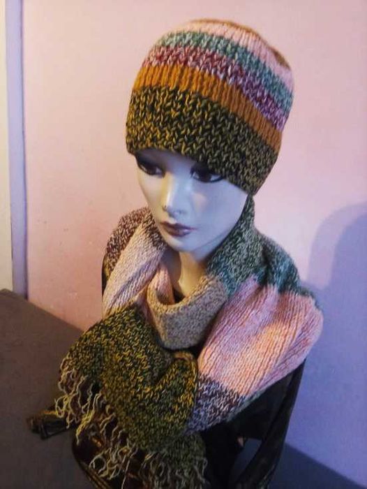 Piękny Komplet Szalik z czapką zrobiony na drutach