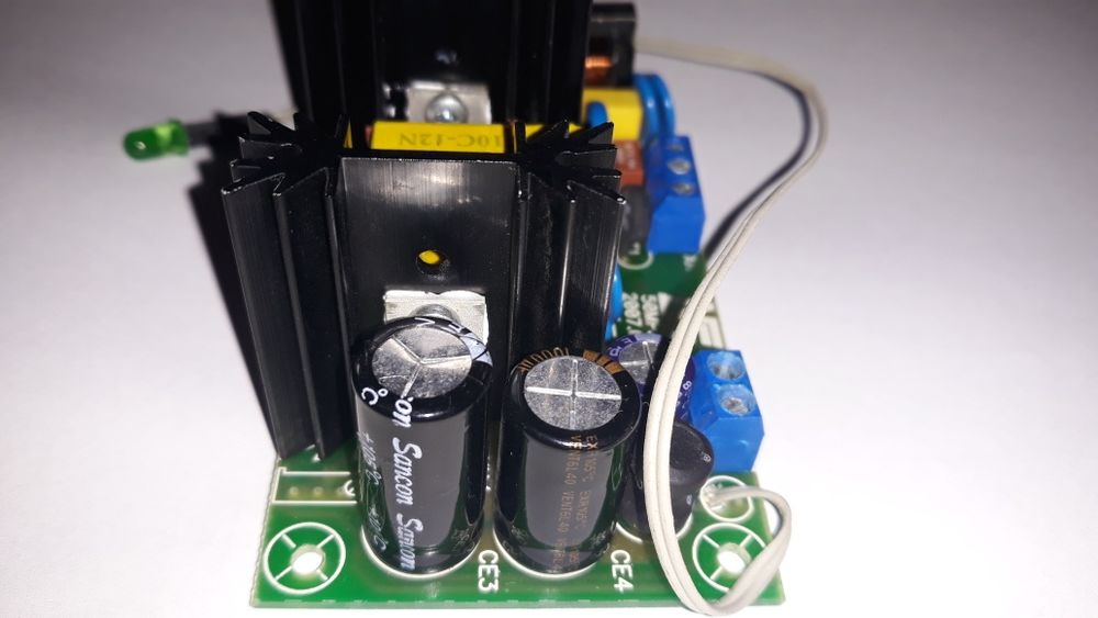 Блок питания,бесперебойник мощный 12 вольт.