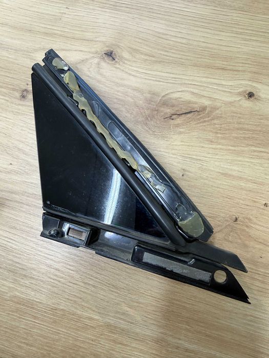 Форточка передня Tesla Model X молдинг крила трикутник Тесла ікс