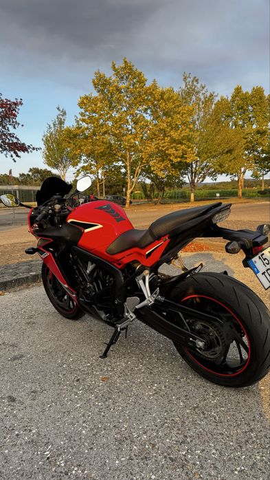 Vendo Honda CBR650F ABS, ano 2017, com apenas 23.000 km.