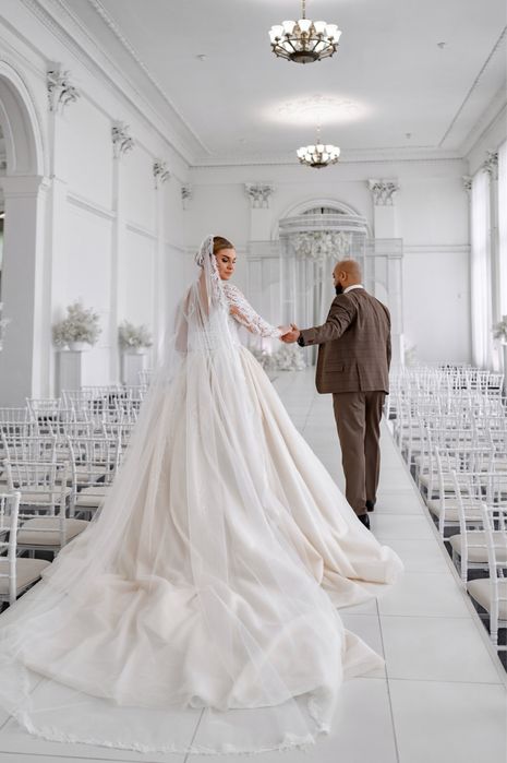 Шикарна весільна сукня