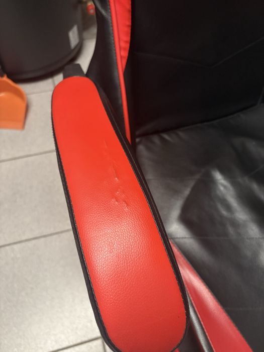 Cadeira Gaming Vermelha e Preta