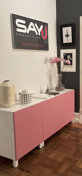 Aparador IKEA BESTÅ rosa