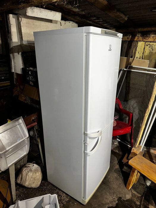 Холодильник Indesit