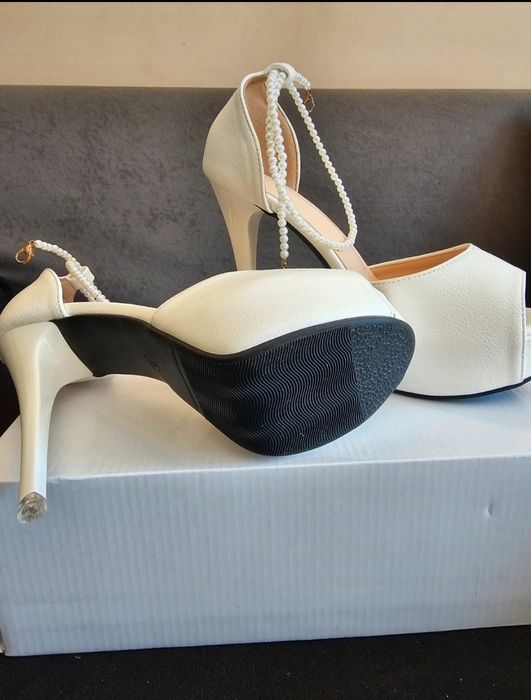 Buty na szpilce r. 36