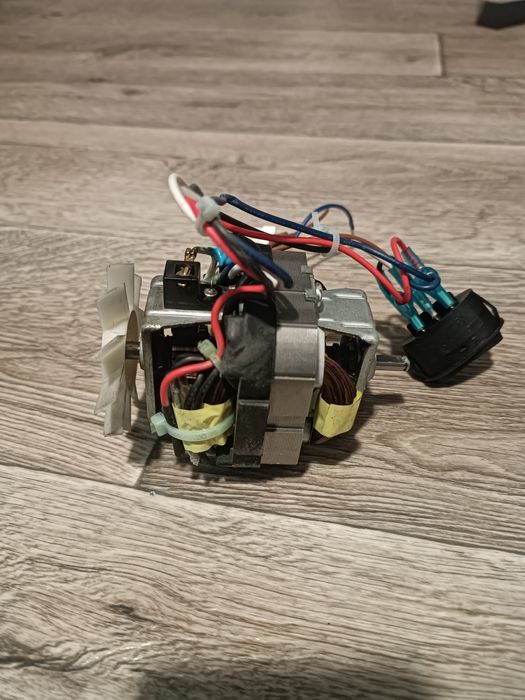 Двигун до м'ясорубки