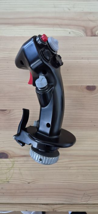 Thrusmaster Warthog Baza