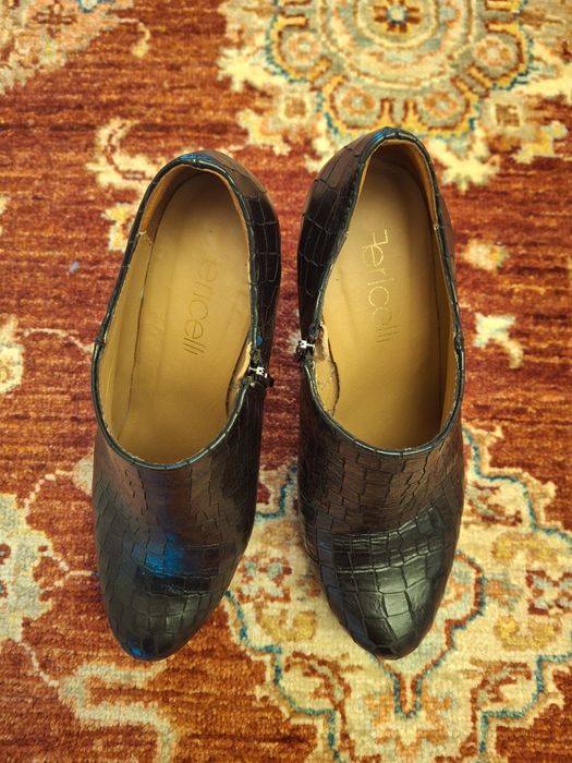 Botins em pele tamanho 38 Fericelli