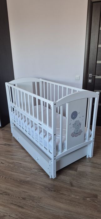 Дитяча кроватка з матрацом
