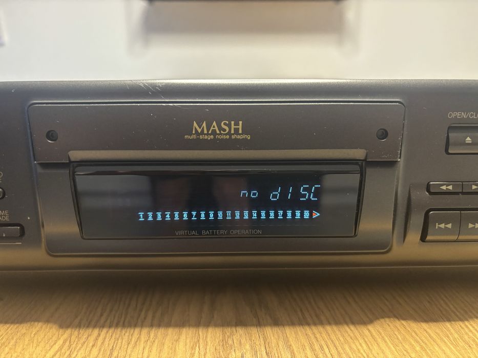 Technics Compact Disc Player SL-PS 770D