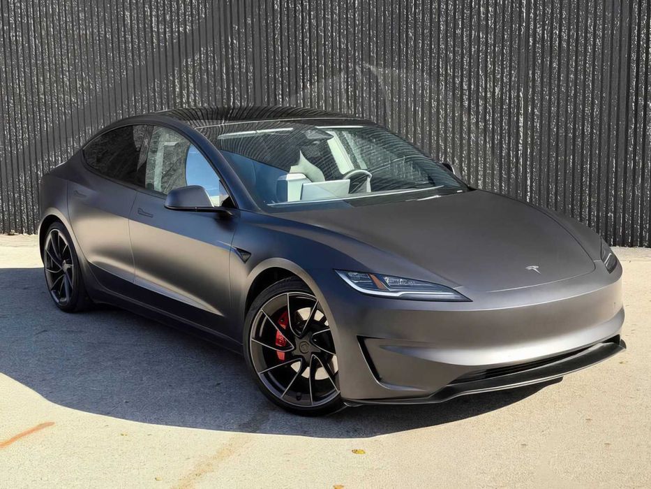 Tesla Model 3      2024