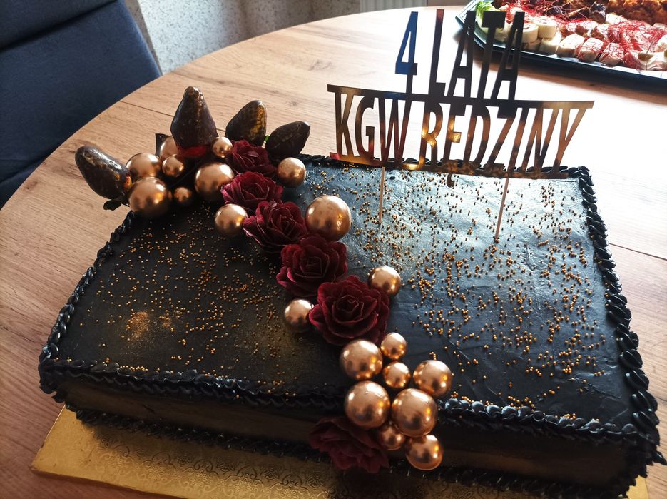 Ciasta domowe, torty, przekąski, zimna płyta.