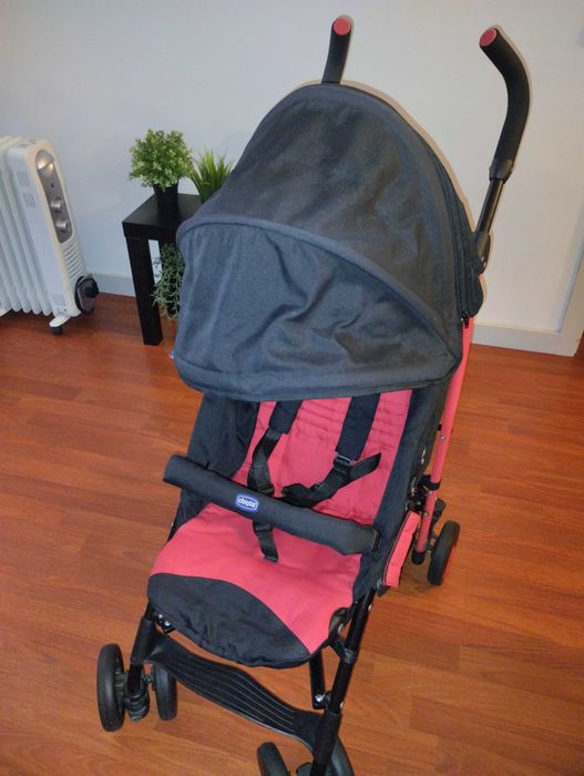 Carrinho de Bebé Chicco com Capa de Chuva