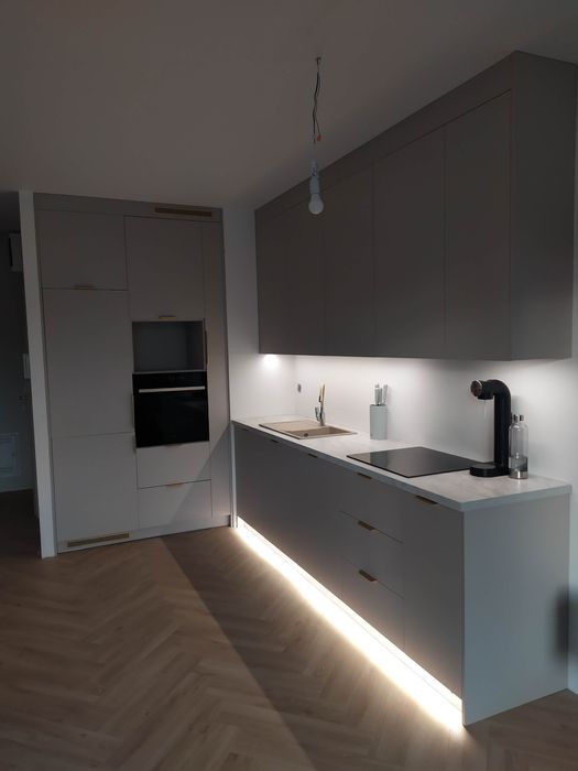 Meble na wymiar, kuchnie, szafy, zabudowy, stolarz