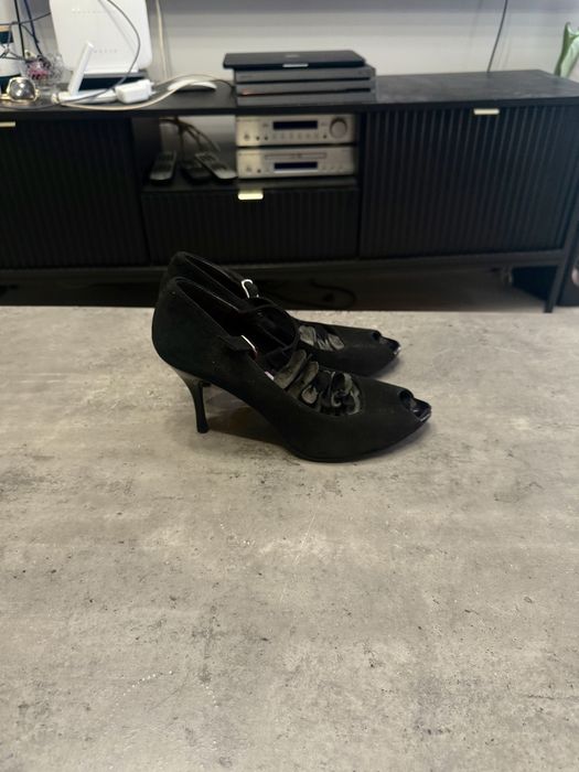 Szpilki damskie czarne z ciekawym przodem rozmiar 40