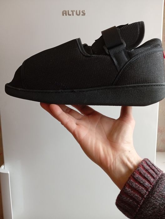 Фирменная послеоперационная обувь