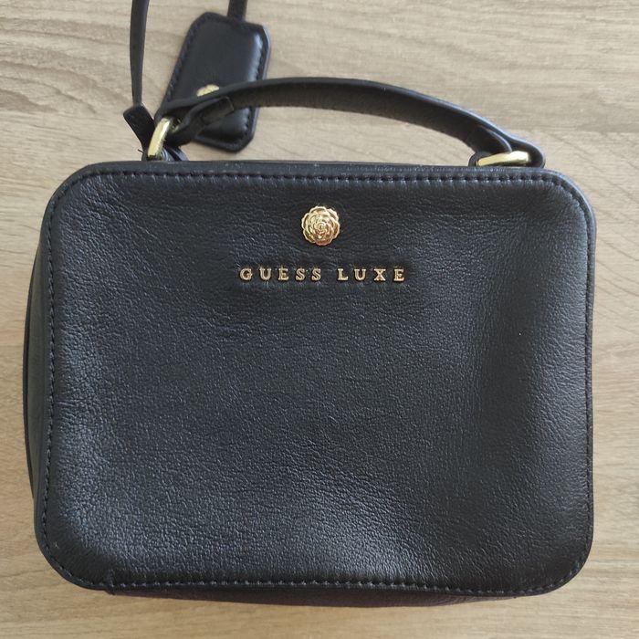 Шкіряна сумка Guess Luxe