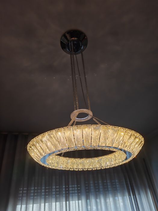 Candeeiro o de sala com 2 tipos de luzes