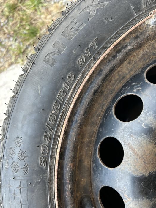Резина зимова з дисками R16 205/55 Nexen