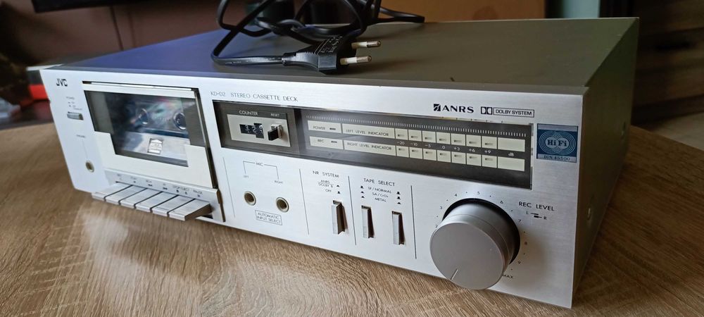 Magnetofon JVC KD-D2