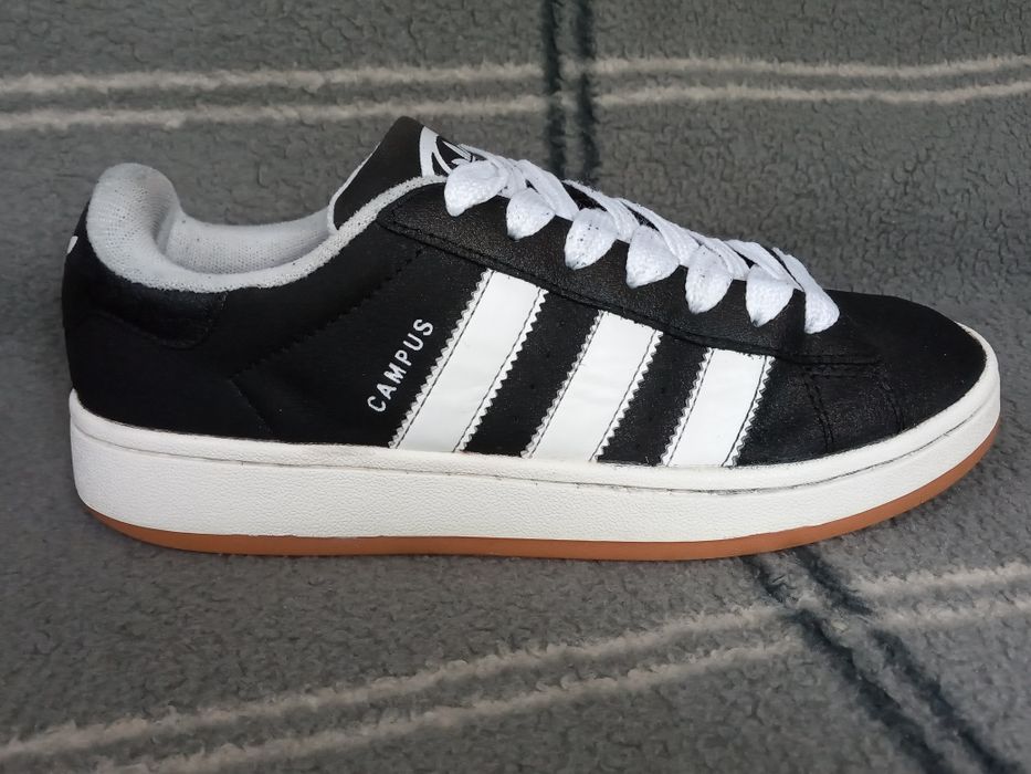 41(26) Adidas Campus