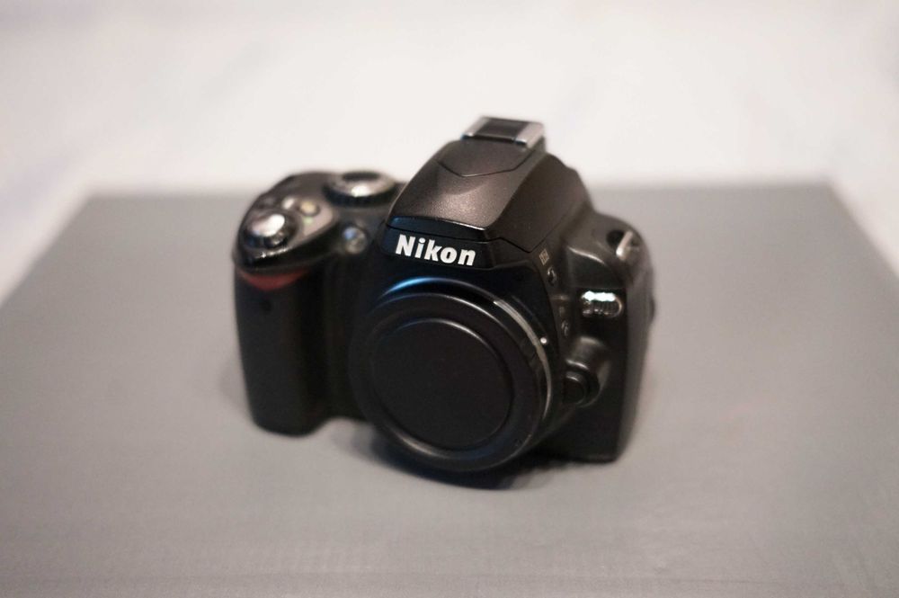 Nikon D40X, uszkodzone body.