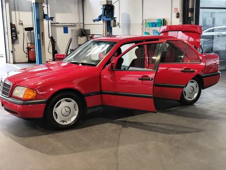 Mercedes-Benz C180